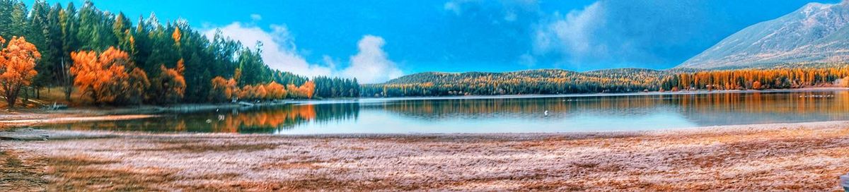 Panoramic view of lake and mountains against sky