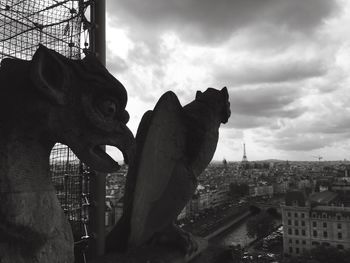 Statue of historic building against cloudy sky