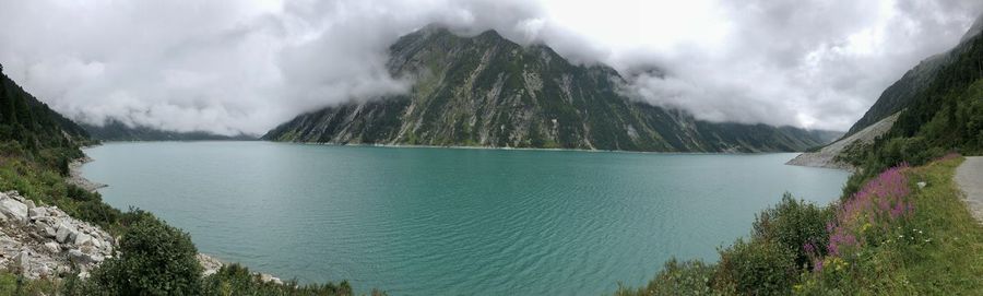 Panoramic view of lake and mountains against sky