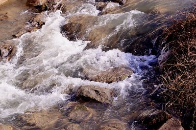 Water flowing through rocks in sea