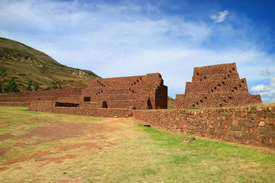 Old ruin building against sky