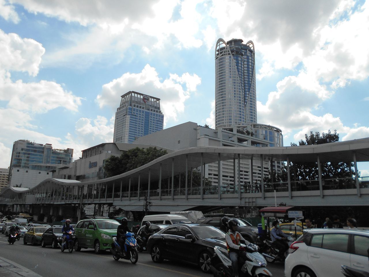 VIEW OF MODERN BUILDINGS AGAINST CLOUDY SKY