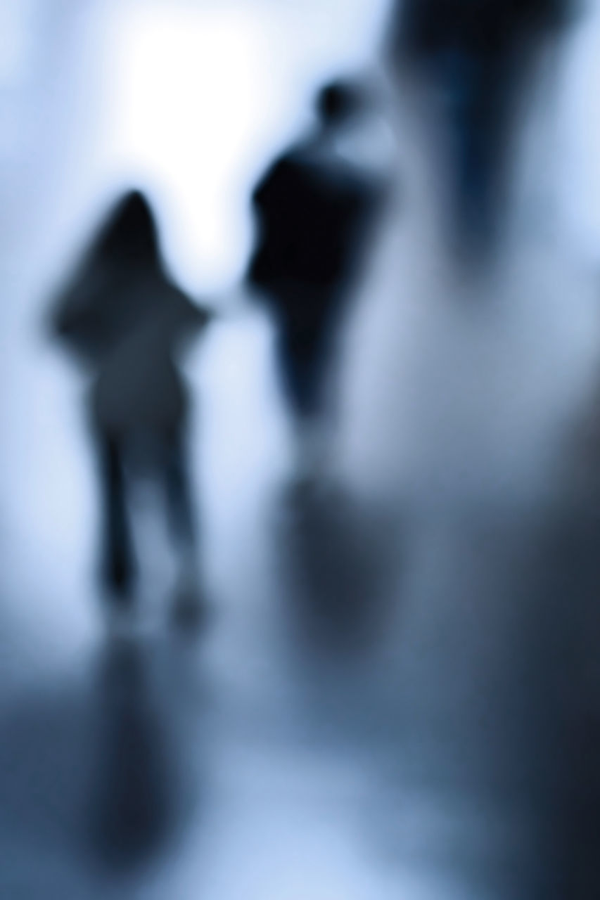 DEFOCUSED IMAGE OF PEOPLE WALKING ON STREET IN CITY