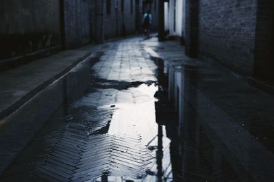 Narrow street amidst buildings in city