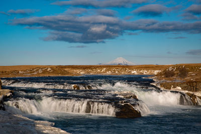 Ægissíðufoss waterfall with helka in the background