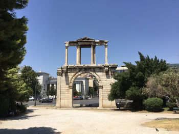 The arch of hadrian, or hadrian's gate, is a monumental gateway resembling a roman triumphal arch. 