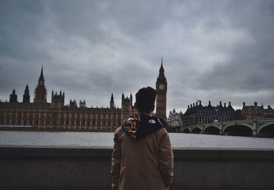 Silhouette of big ben against sky