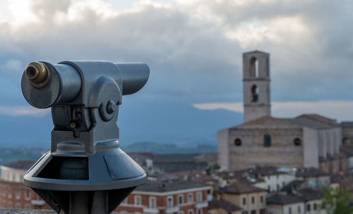 Binoculars to look at the church of san domenico in perugia