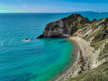 Sun and blue skies at durdle door