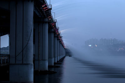 Illuminated fountain on banpo bridge over han river at dusk