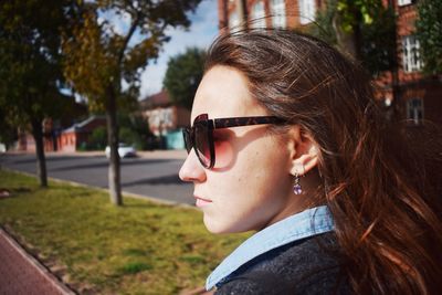 Close-up portrait of young woman wearing sunglasses