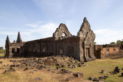 Old ruins of building against sky