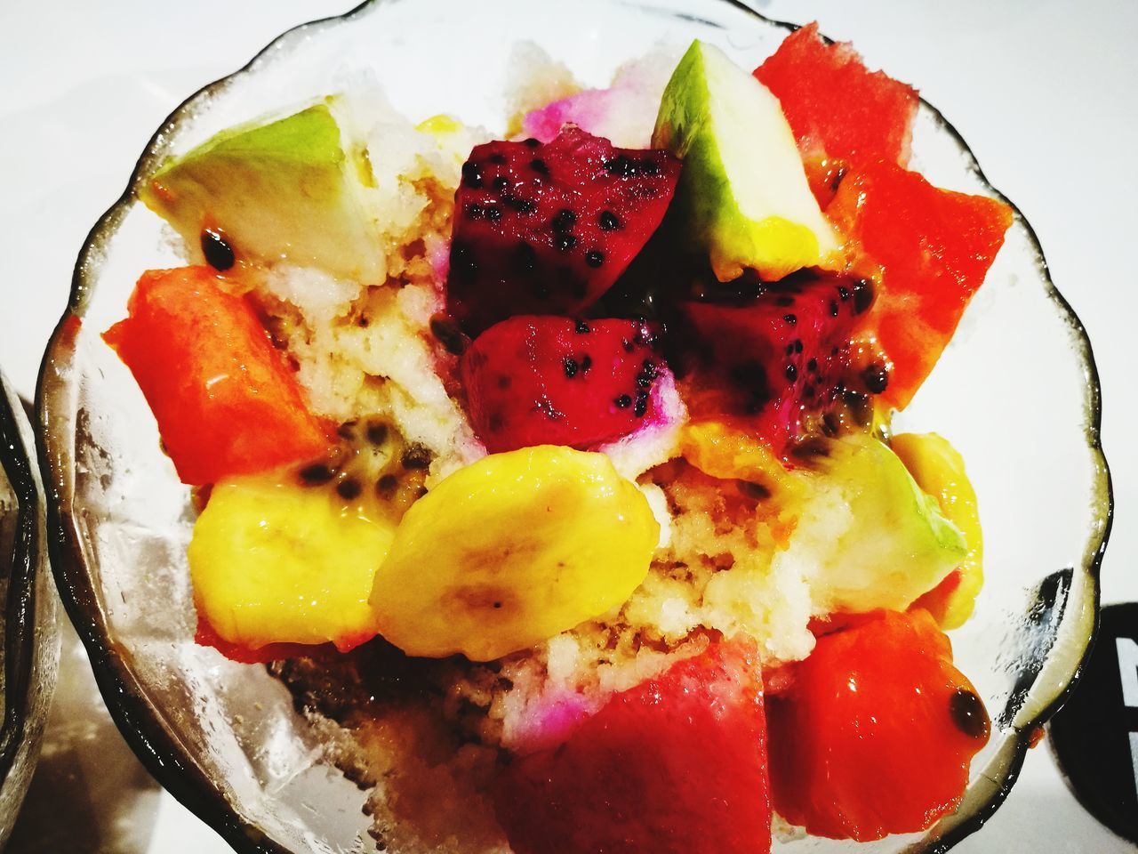 CLOSE-UP OF FRUITS IN PLATE