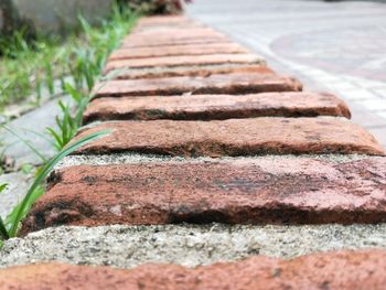 Surface level of stones on footpath