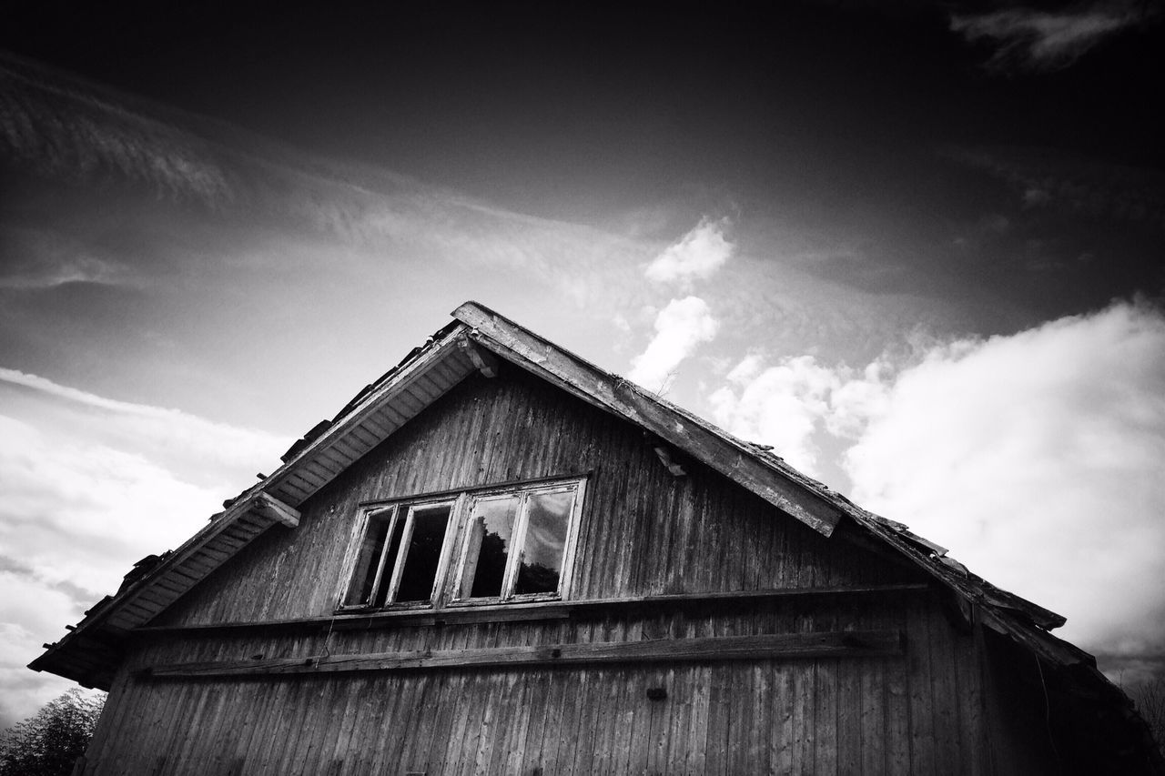 architecture, built structure, building exterior, low angle view, sky, house, cloud - sky, cloud, window, residential structure, cloudy, outdoors, day, residential building, high section, no people, roof, building, old, wood - material