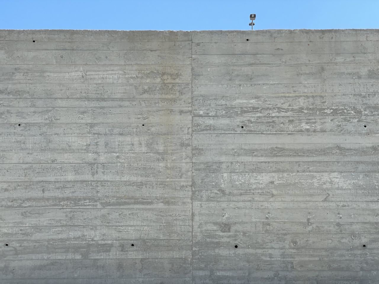 LOW ANGLE VIEW OF WALL AGAINST SKY