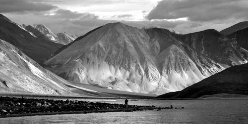 Panoramic view of lake and mountains against sky