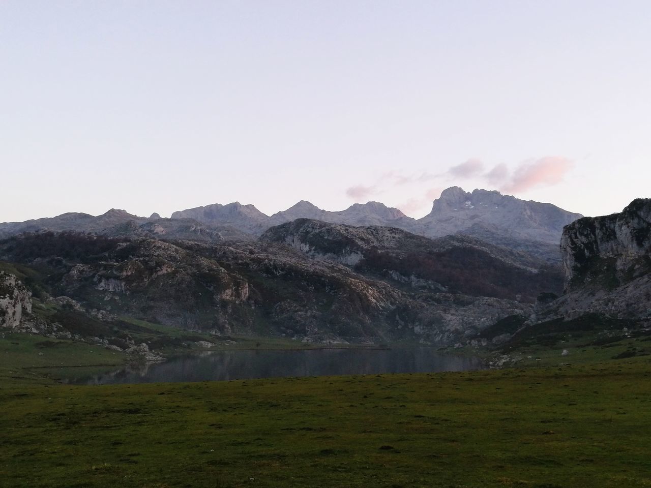 SCENIC VIEW OF LAND AND MOUNTAINS AGAINST SKY