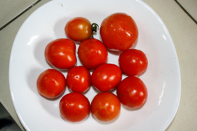 High angle view of cherry tomatoes in bowl