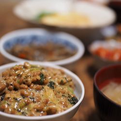 Close-up of noodles in bowl on table