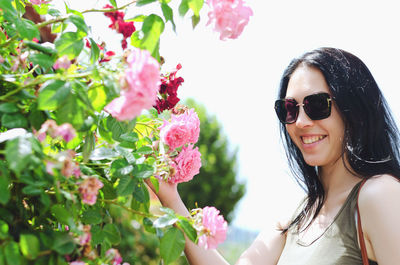 Portrait of young woman holding flowers