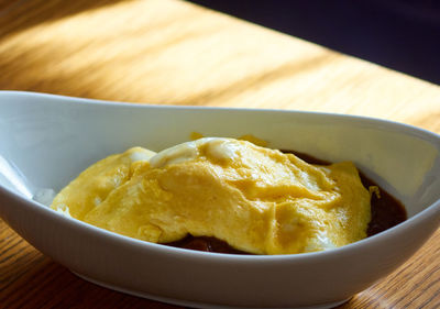 Close-up of omelet meal in bowl on table