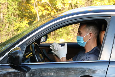 Driver with mask and gloves