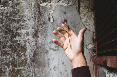 Close-up of hand holding hands