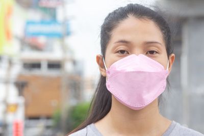 Woman wearing a mask to prevent dust and bacteria