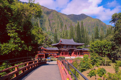 Byodo-in temple is situated in the valley of the temples in kaneohe, hawaii.