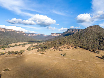 Drone view of wolgan valley, part of the blue mountains near sydney, new south wales, australia. 