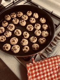  baking cookies 