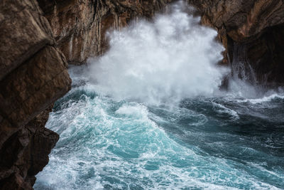 Big wave crushing on rocks