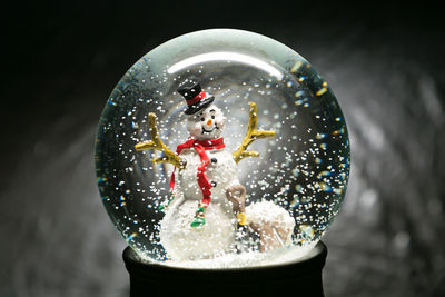 Close-up of bubbles in glass container