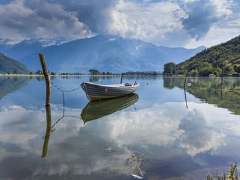 Boat on mera river from dascio