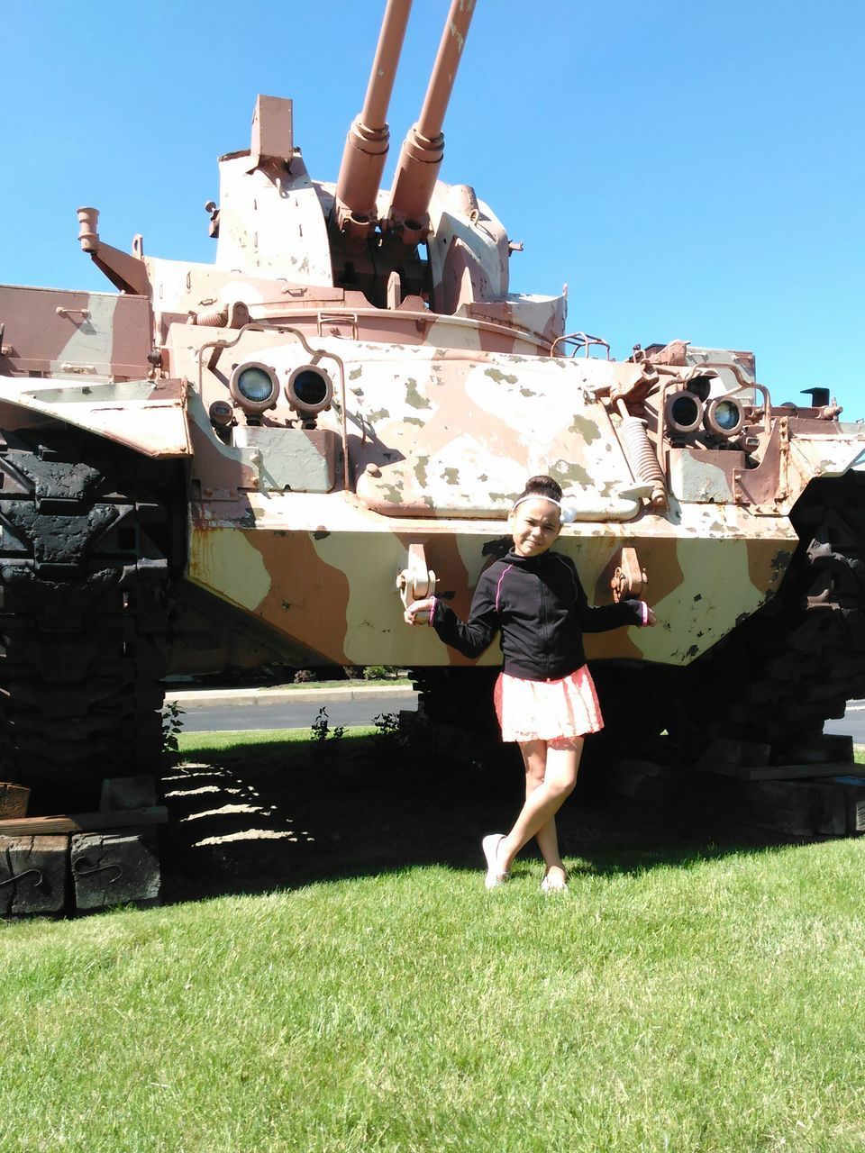 FULL LENGTH OF YOUNG WOMAN STANDING ON FIELD