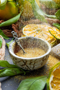 Close-up of bananas in bowl on table