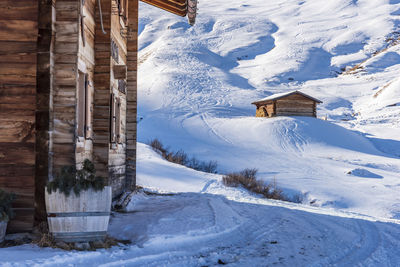 Views and huts in the snow. alpe di siusi. italy