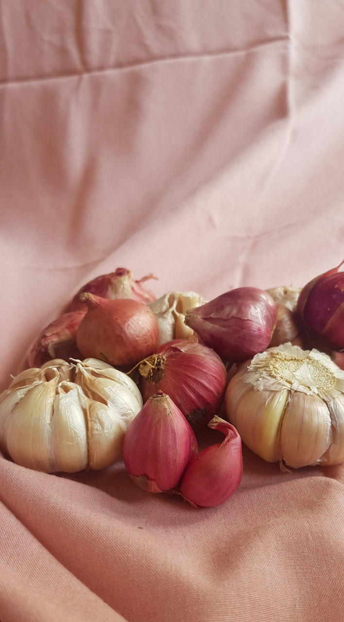 food and drink, food, shallot, garlic, produce, freshness, plant, vegetable, healthy eating, wellbeing, onion, garlic bulb, ingredient, indoors, spice, red onion, no people, still life, raw food, close-up, organic, studio shot, flower, high angle view