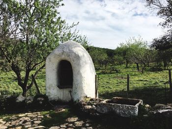 Abandoned building in field