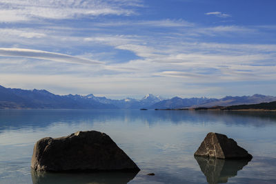 Scenic view of lake with mt cook