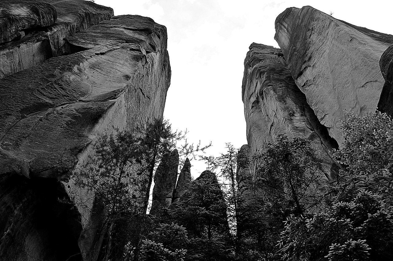 LOW ANGLE VIEW OF ROCKS AGAINST SKY