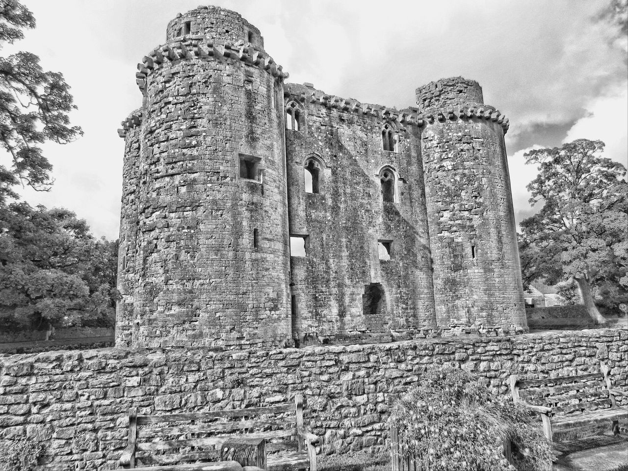 LOW ANGLE VIEW OF OLD BUILDING