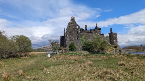 View of old ruins against sky