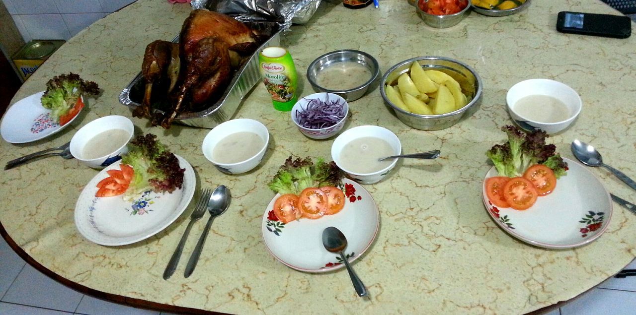 HIGH ANGLE VIEW OF BREAKFAST AND TABLE ON PLATE