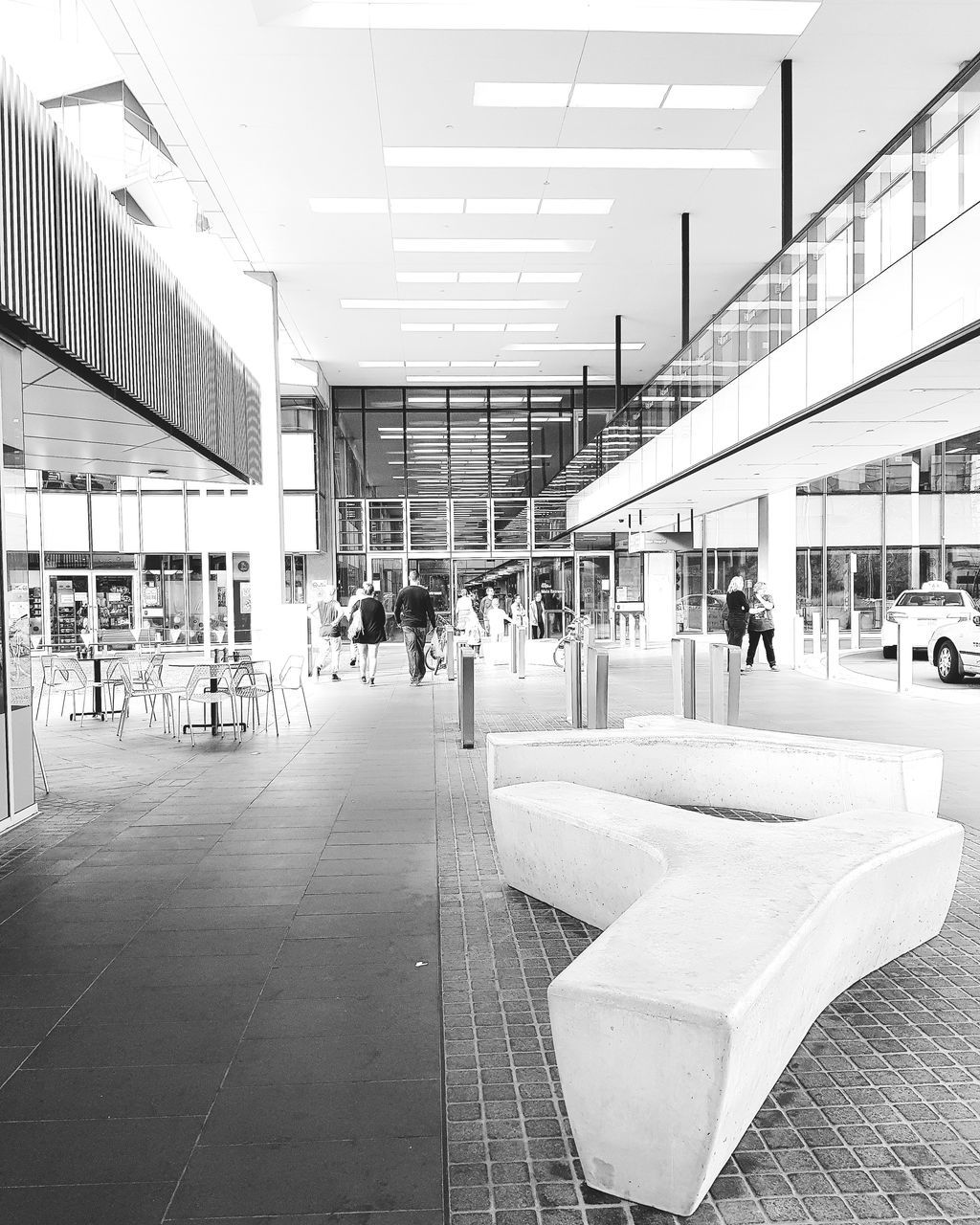 architecture, built structure, ceiling, walking, real people, modern, men, indoors, architectural column, large group of people, day, people