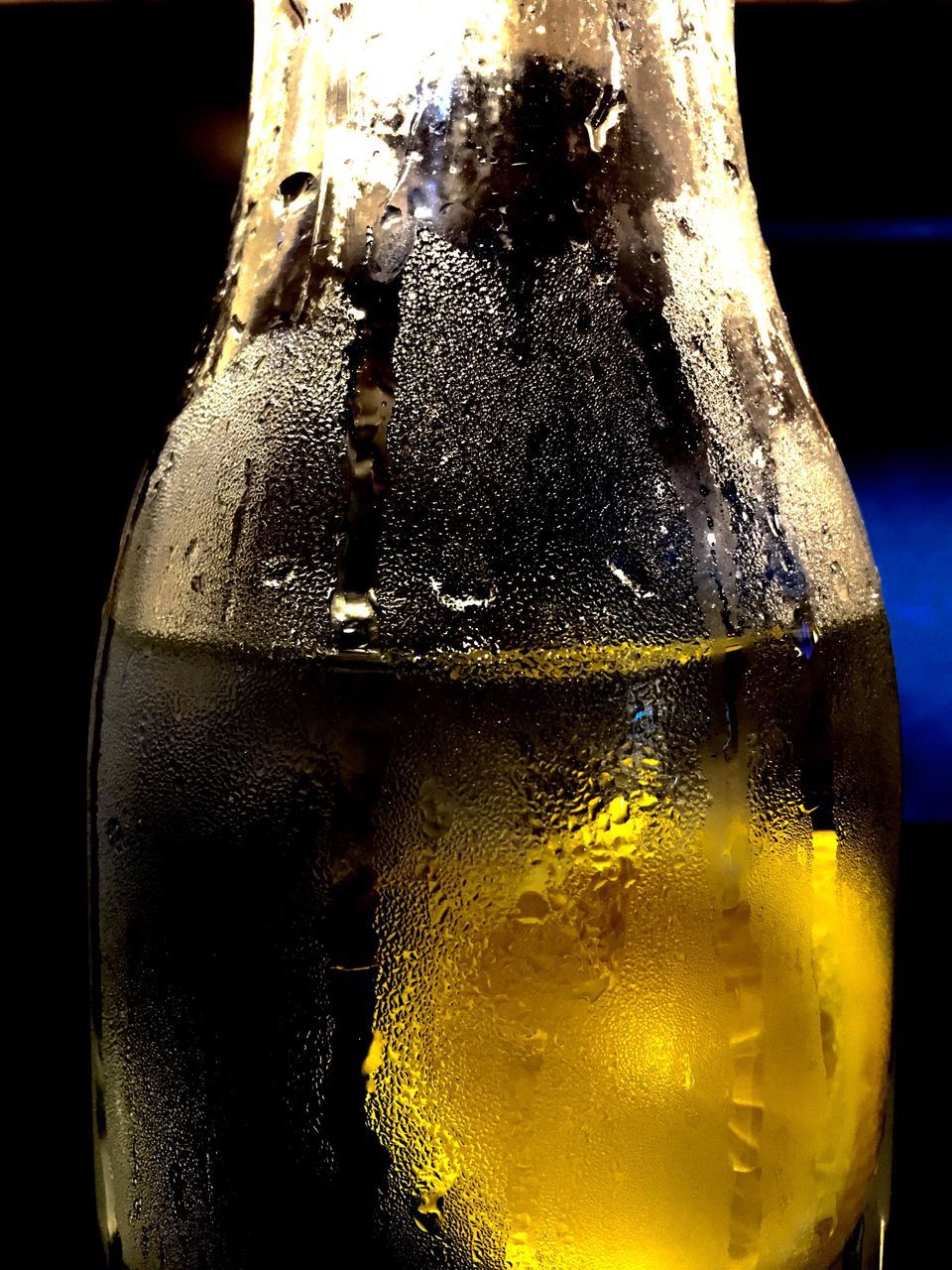 CLOSE-UP OF GLASS OF WATER