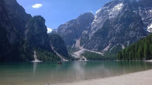 Panoramic view of lake and mountains against sky