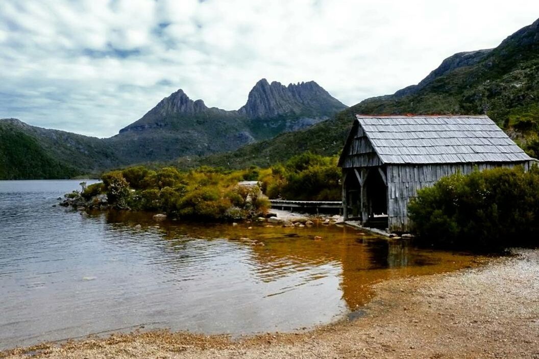 SCENIC VIEW OF LAKE AGAINST MOUNTAIN RANGE