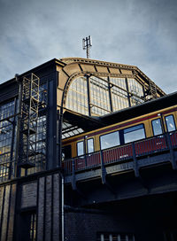 Incoming train to a platform in berlin